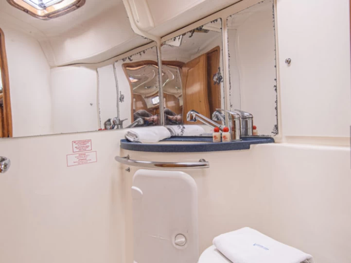 Hyr en Bavaria Cruiser 37 San Vincenzo 