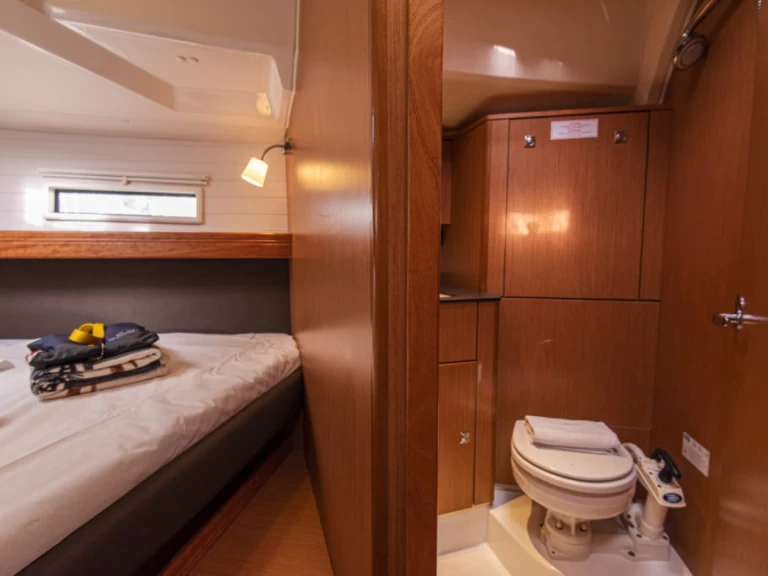 Uthyrning Segelbåt  Bavaria med en båtlicens 