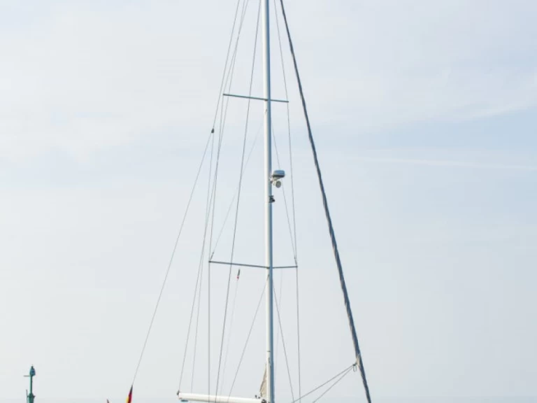 Bavaria Cruiser 46 charter bareboat eller skeppad i San Vincenzo