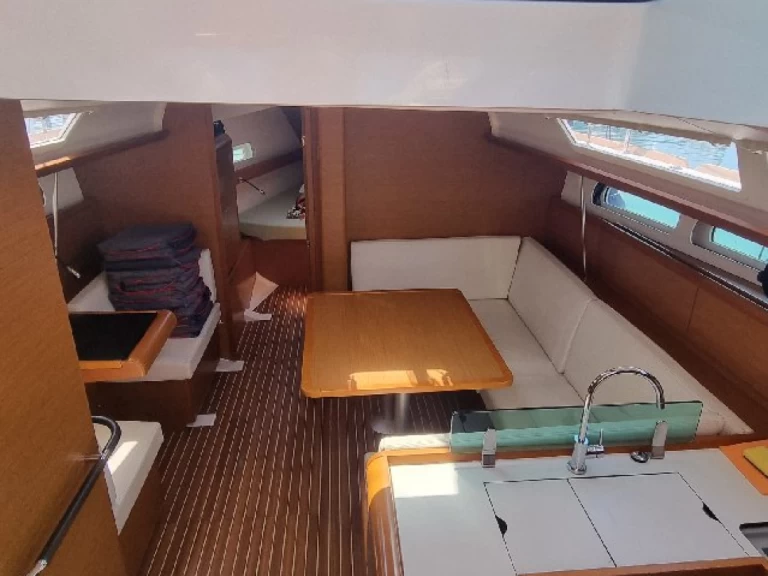 Segelbåt  för uthyrning San Vincenzo till det bästa priset 