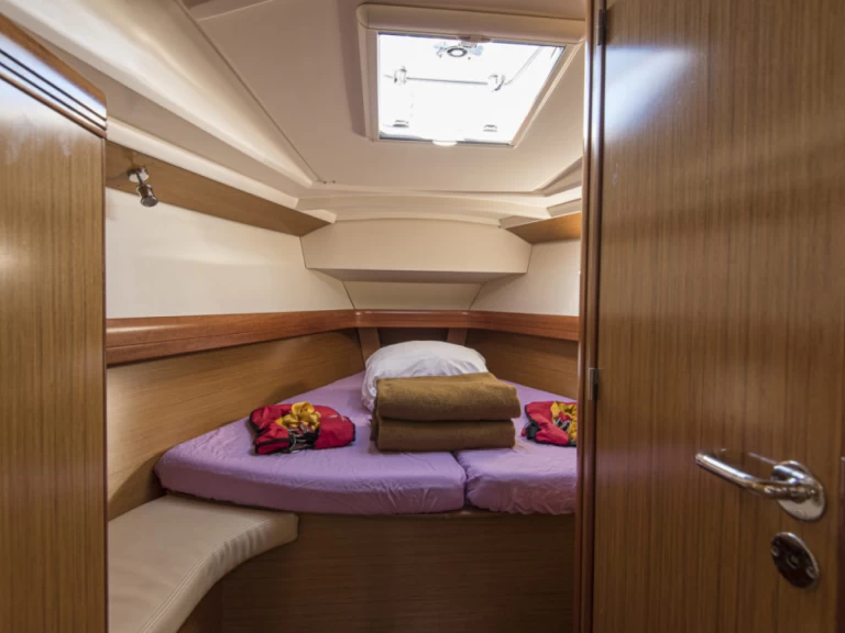 Hyra Segelbåt  med eller utan skeppare Jeanneau San Vincenzo 