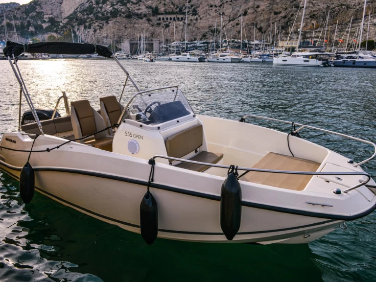 Yacht charter Marseille billig Activ 555 Open