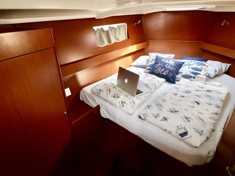 Uthyrning Segelbåt  Bénéteau med en båtlicens 