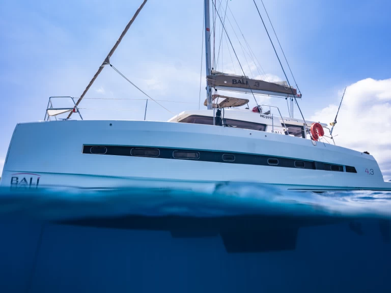 Hyra Katamaran  med eller utan skeppare Bali Eden Island 