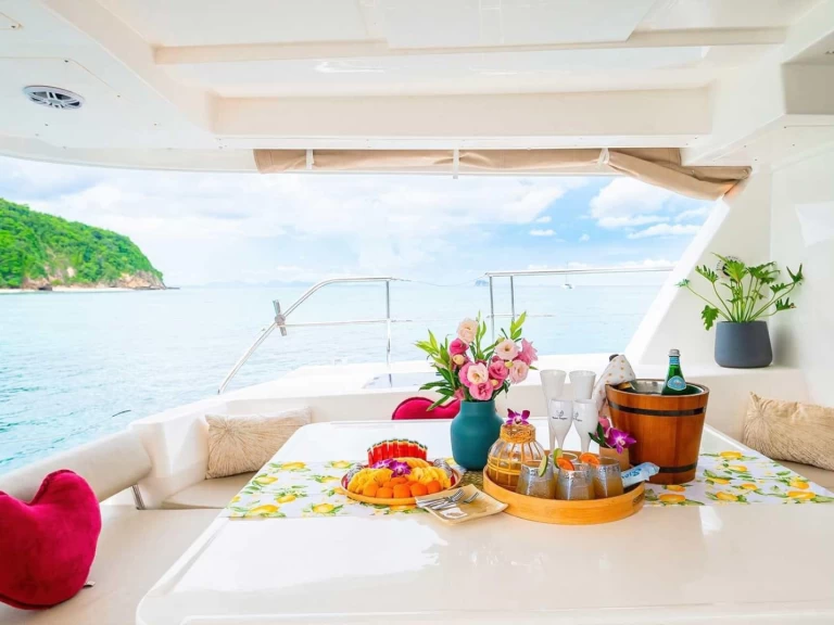 Hyra Katamaran  med eller utan skeppare Leopard Ao Chalong 