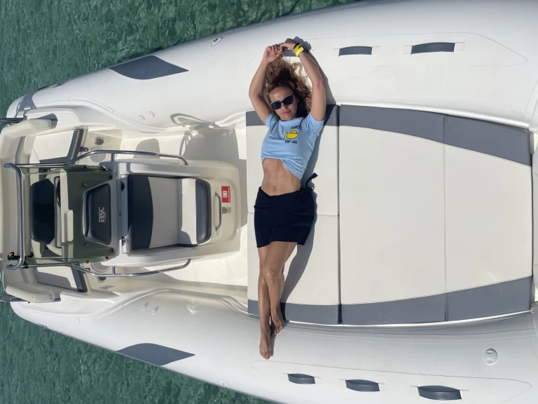 Uthyrning RIB Bsc med en båtlicens 