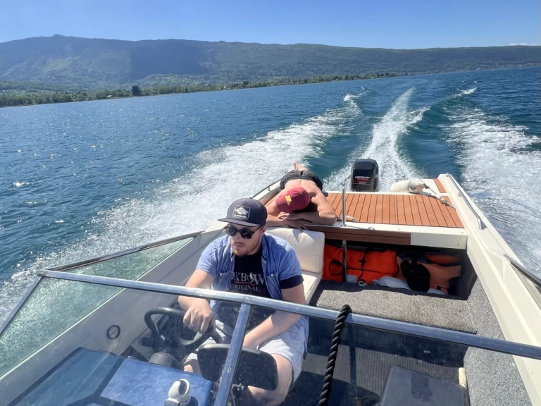 Hyr en Savoie Marine Etoile Filante Annecy 