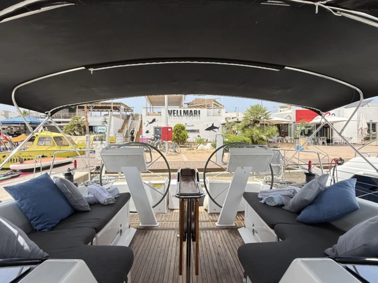 Hyra Segelbåt  med eller utan skeppare Hanse La Savina 