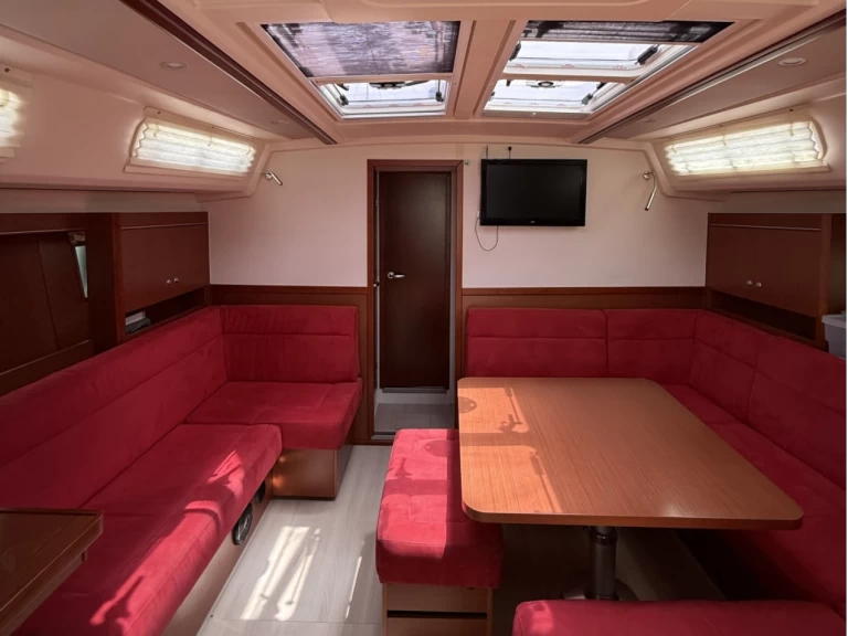 Uthyrning Segelbåt  Hanse med en båtlicens 