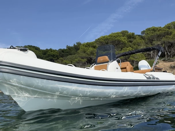 RIB för uthyrning Hyeres till det bästa priset 