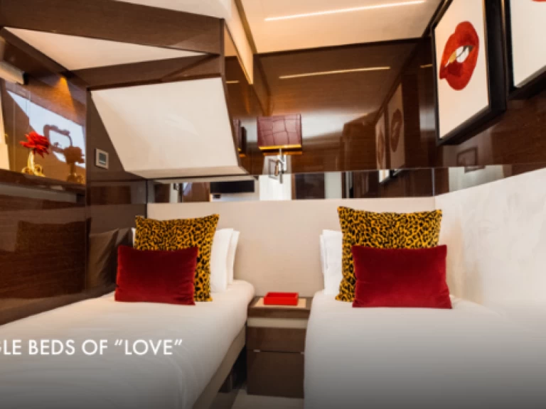 Prestige 680S charter bareboat eller skeppad i Amalfikusten