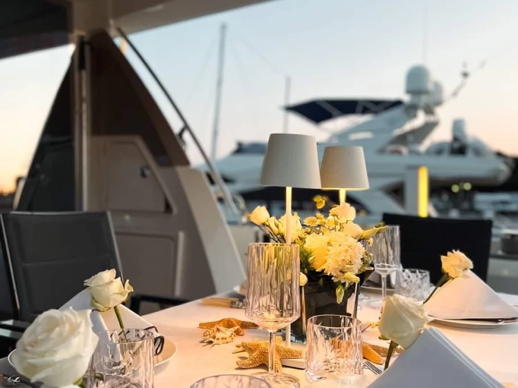 Hyra Lyx yacht med eller utan skeppare Prestige Côte d'Azur 
