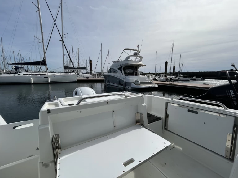 Hyra Motorbåt  med eller utan skeppare Bénéteau Brest 