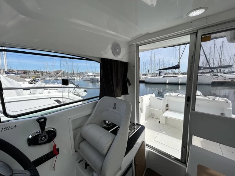 Uthyrning Motorbåt  Bénéteau med en båtlicens 