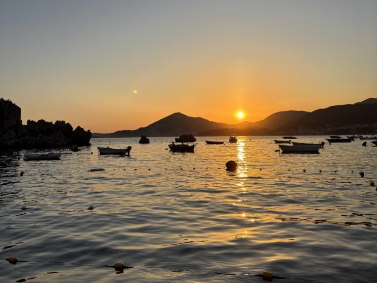 Uthyrning Motorbåt  Elan med en båtlicens 