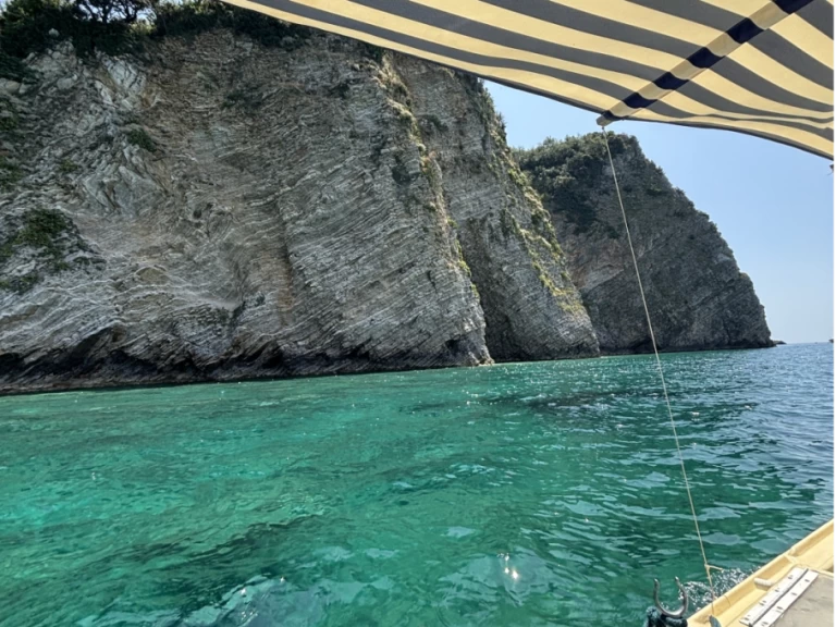 Motorbåt  för uthyrning Budva till det bästa priset 