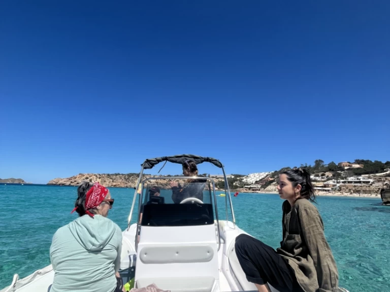 Uthyrning Motorbåt  Selva med en båtlicens 