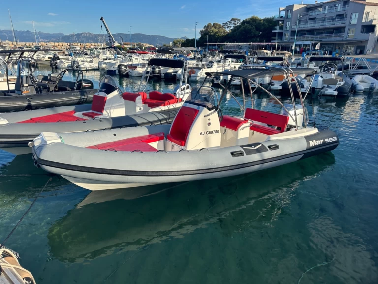 MAR SEA MARSEA 650 charter bareboat eller skeppad i Porto Pollo