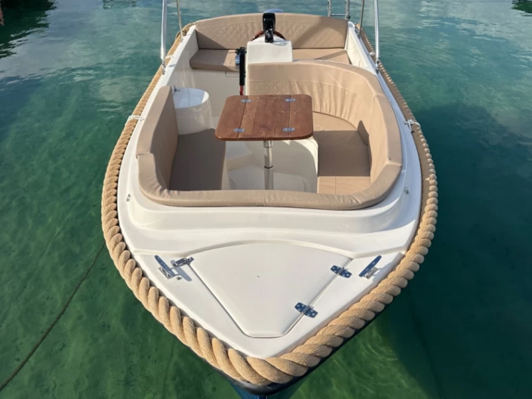 kruger KRUGER 485 charter bareboat eller skeppad i Porto Pollo