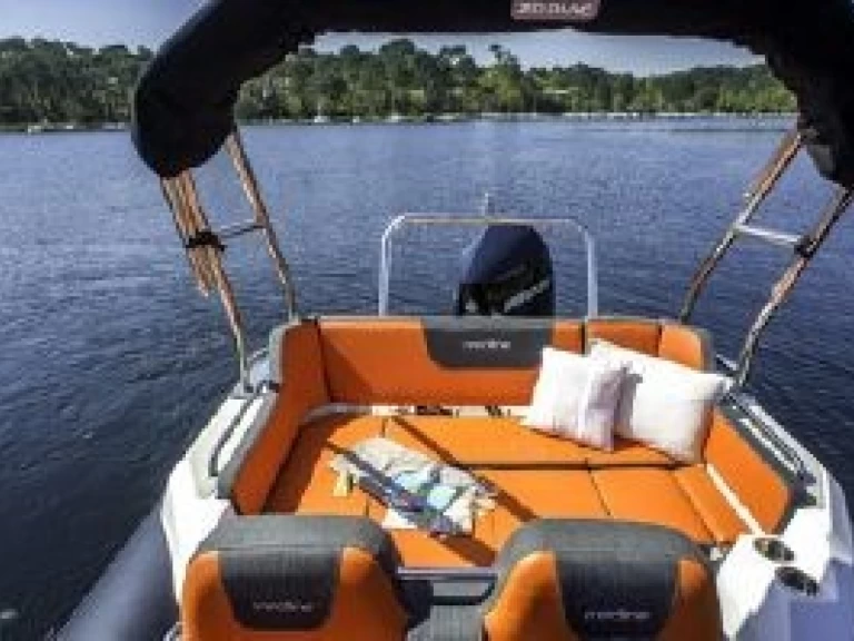 Zodiac ZODIAC MEDLINE 6.8 charter bareboat eller skeppad i Port-Haliguen