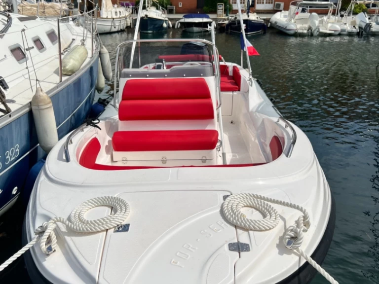 Uthyrning RIB Zar med en båtlicens 