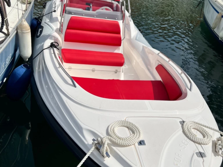 RIB för uthyrning Port Grimaud till det bästa priset 