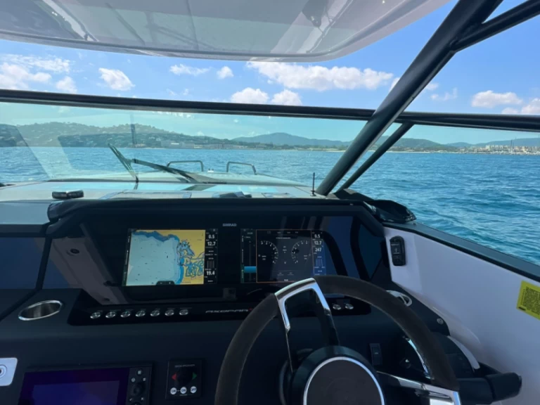 Hyr en Axopar Axopar 37 Sun-Top Port Grimaud 