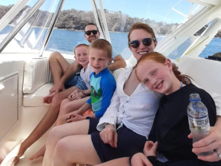 Ocean Yachts Super Sport charter bareboat eller skeppad i Bahía Culebra