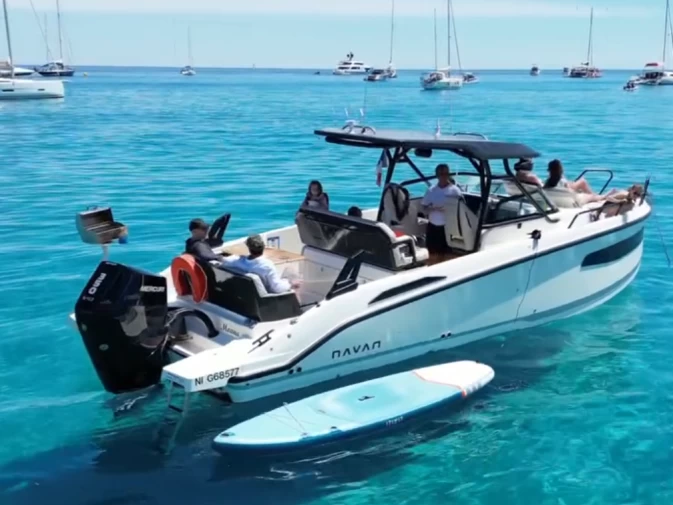 Navan S30 charter bareboat eller skeppad i Cannes