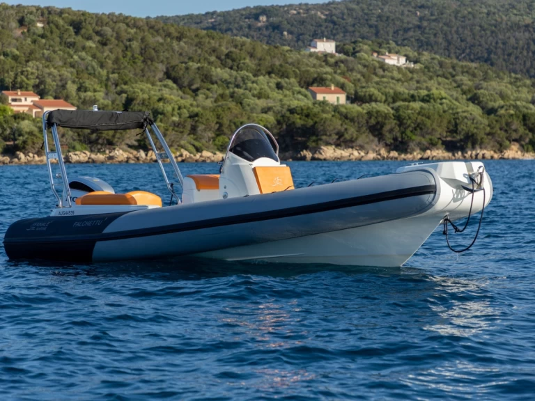 Hyr en Fanale marine  FANALE 700 FALCHETTU Porto Pollo 