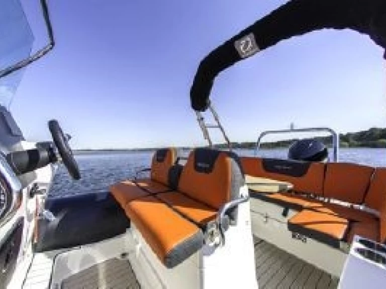 Yacht charter Port-Haliguen billig ZODIAC MEDLINE 6.8