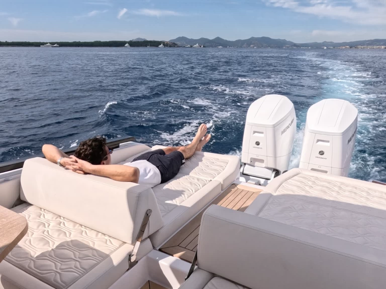 Zar ZAR Imagine 130 charter bareboat eller skeppad i Port Grimaud