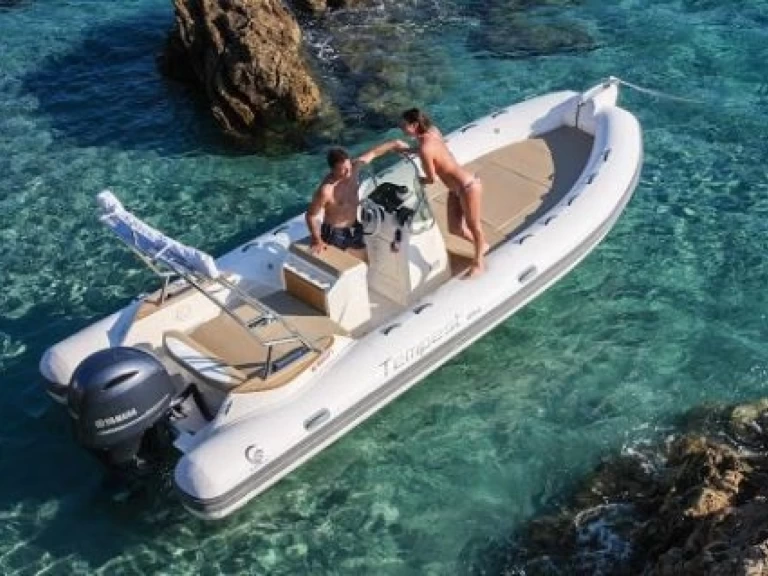 Capelli Tempest 650 charter bareboat eller skeppad i Port Grimaud