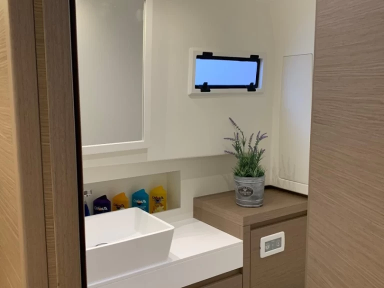 Uthyrning Lyx yacht Pardo Yachts med en båtlicens 