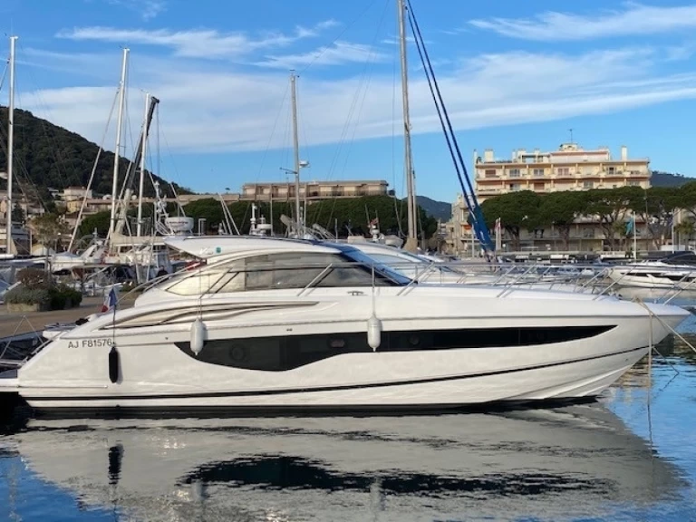 Lyx yacht för uthyrning Port Grimaud till det bästa priset 