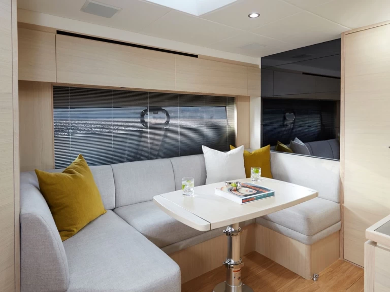 Princess Princess V40 charter bareboat eller skeppad i Port Grimaud