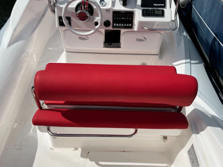Zar Zar 65 Suite charter bareboat eller skeppad i Port Grimaud