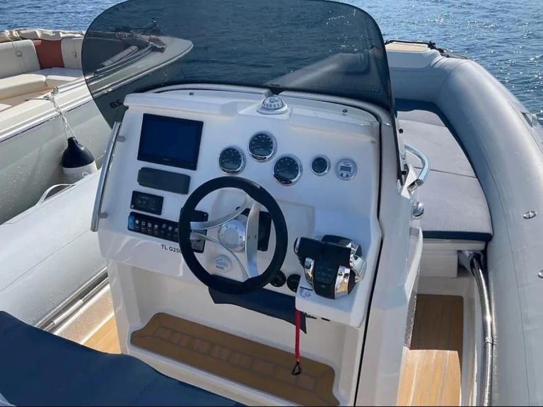 Uthyrning RIB Joker Boat med en båtlicens 