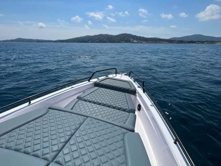 Lyx yacht för uthyrning Port Grimaud till det bästa priset 