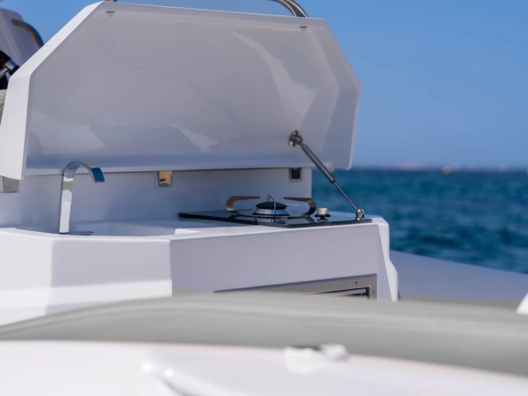 Yacht charter Bandol billig LIBECCIU 1000
