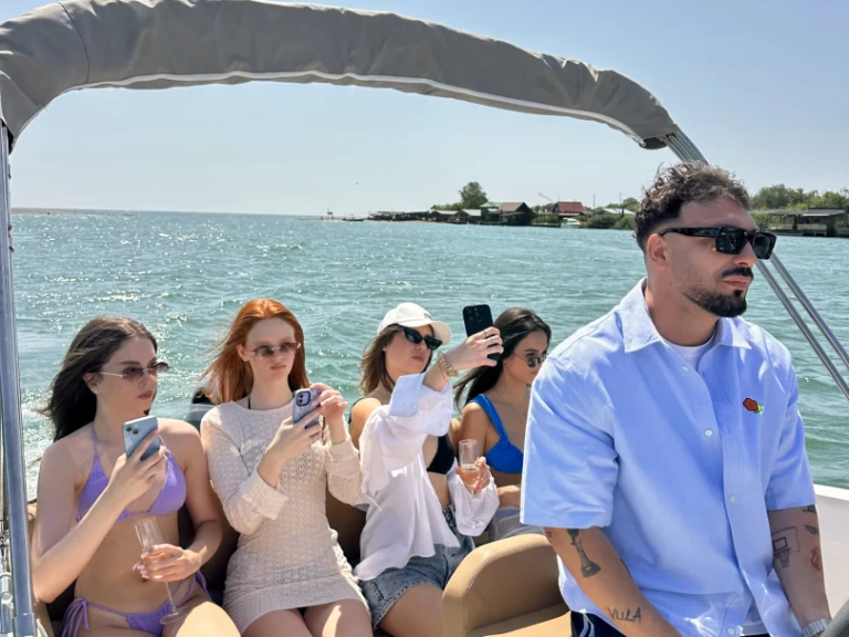 Uthyrning Motorbåt  Idea Marine med en båtlicens 