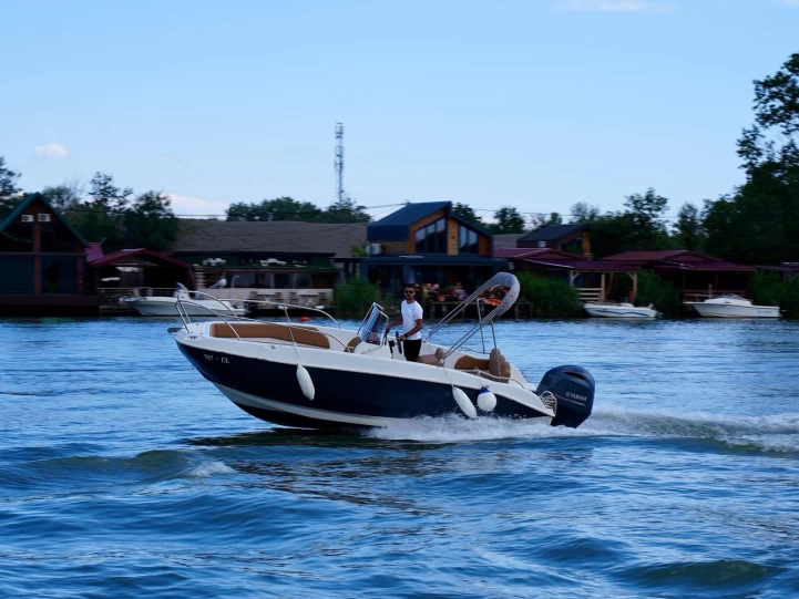 Yacht charter Ulcinj billig IDEA 58