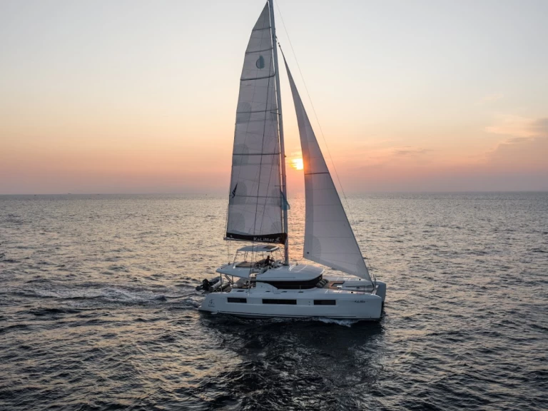 Lagoon Lagoon 50 charter bareboat eller skeppad i Aten