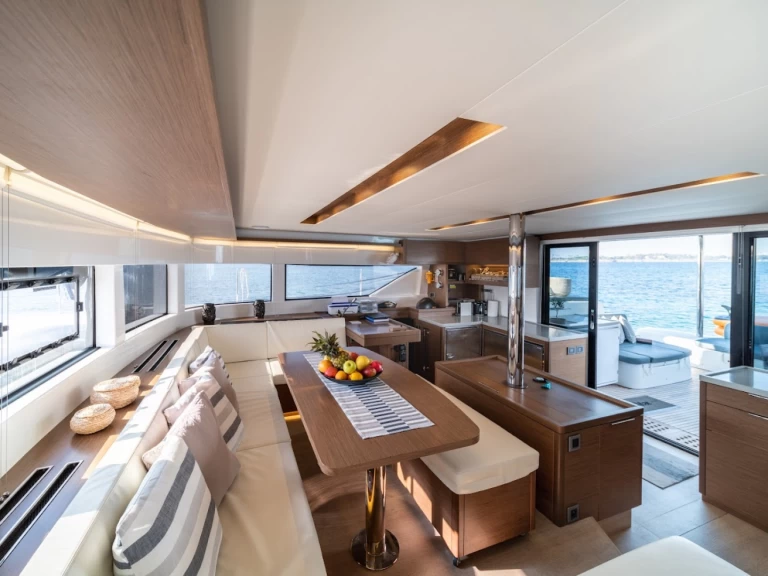 Lagoon Lagoon 50 charter bareboat eller skeppad i Aten