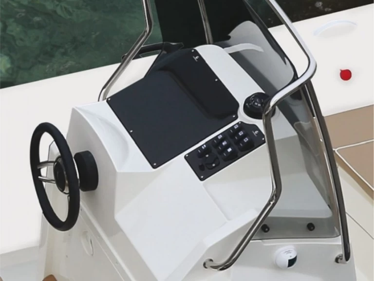 Hyr en Capelli Tempest 775 Saint Raphael 