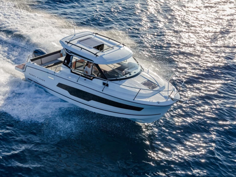 Hyr en Jeanneau Merry fisher 795 S2 Saint Raphael 