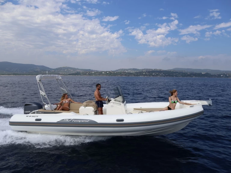 Capelli Tempest 775 charter bareboat eller skeppad i Saint Raphael