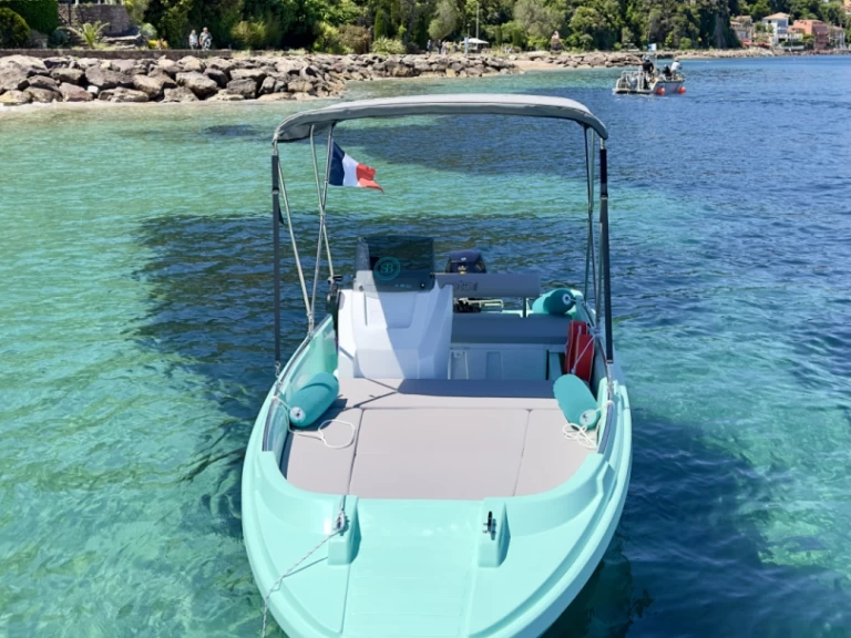 Uthyrning Motorbåt  ROTO med en båtlicens 