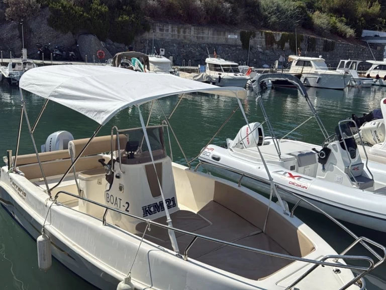 Ferrario Winnebago  charter bareboat eller skeppad i Celle Ligure