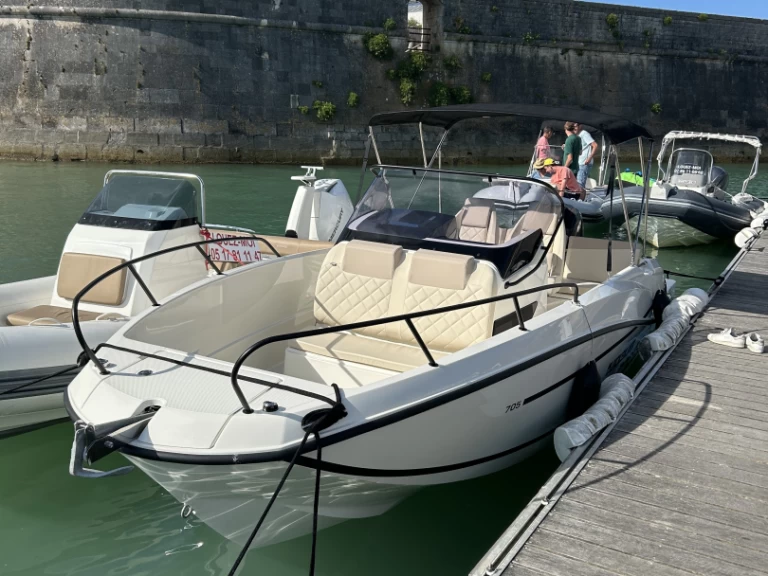 Quicksilver 705 Open charter bareboat eller skeppad i Saint-Martin-de-Ré